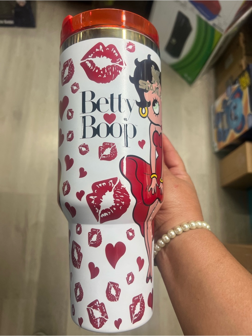 Betty Boop Red and White Insulated Party Tumbler - Picture 5 of 10